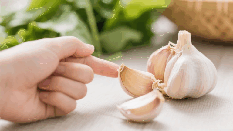 吃蒜後放屁不停？這些妙招幫你恢復腸道舒適！